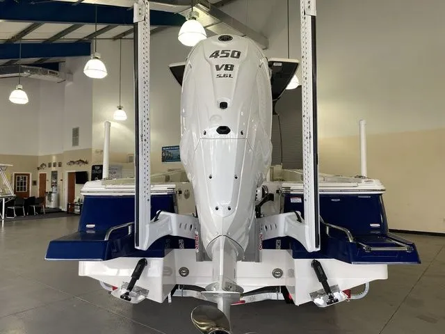 Slide: The Image of Robalo 266 Cayman 2026 - 41