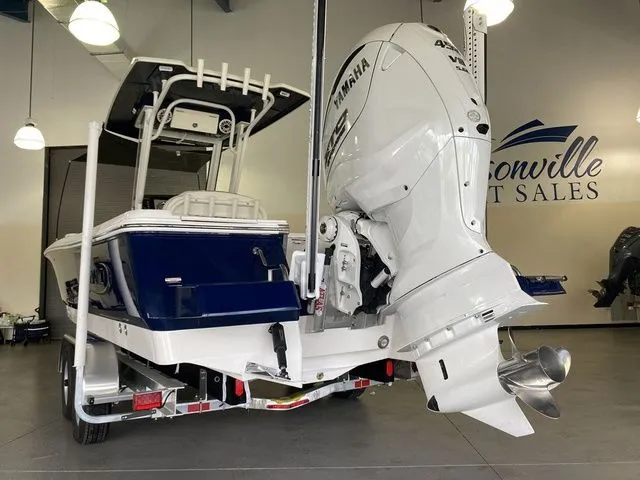 Slide: The Image of Robalo 266 Cayman 2026 - 42