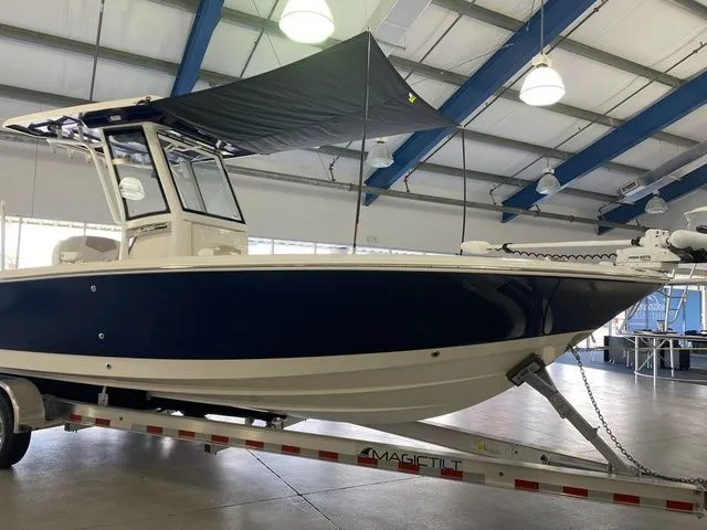 Slide: The Image of Robalo 266 Cayman 2026 - 6