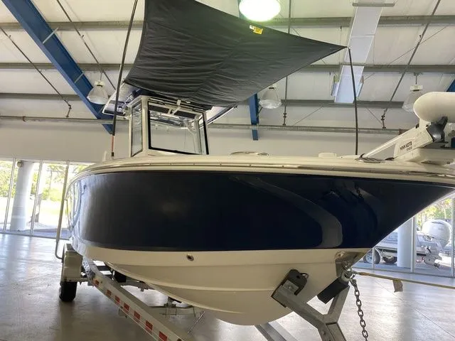 Slide: The Image of Robalo 266 Cayman 2026 - 7
