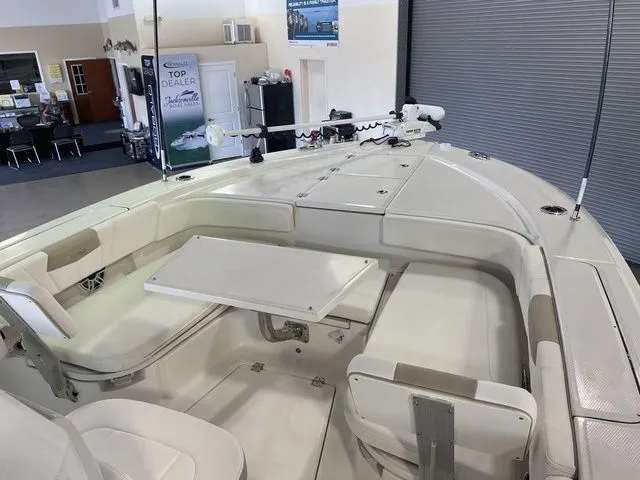 Slide: The Image of Robalo 266 Cayman 2026 - 8