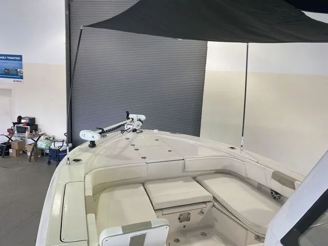 Slide: The Image of Robalo 266 Cayman 2026 - 9