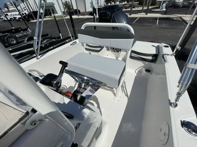 Slide: The Image of Robalo R160 Center Console 2026 - 5