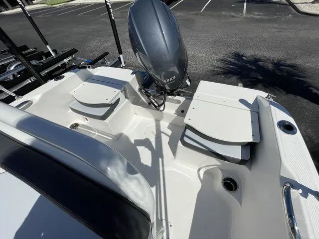 Slide: The Image of Robalo R160 Center Console 2026 - 7