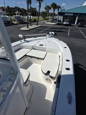 Slide: The Image of Robalo 246 Cayman 2023 - 13