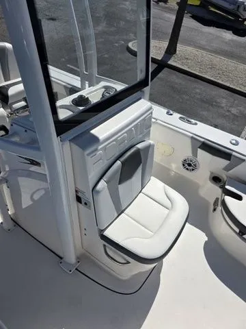 Slide: The Image of Robalo 246 Cayman 2023 - 14