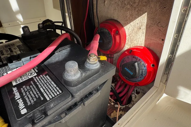 Slide: The Image of Battery and switches inside a 2006 Mako 253 Walk Around boat. - 34