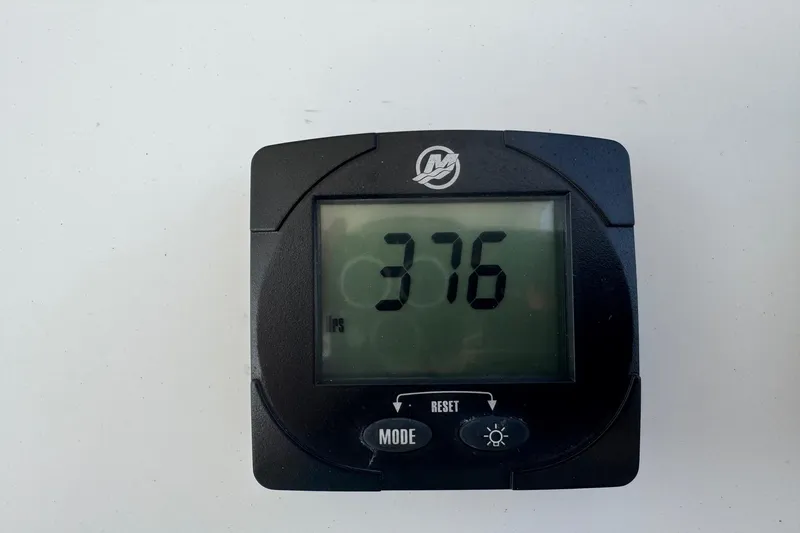 Slide: The Image of Digital hour meter displaying 376 hours on a 2006 Mako 253 Walk Around boat. - 7