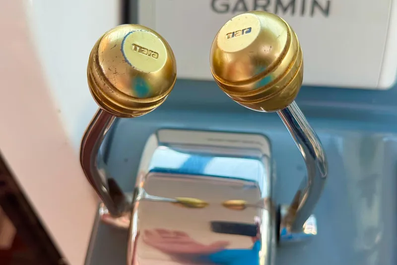 Slide: The Image of White seating area on a 2000 Tiara 37 Open boat. - 19