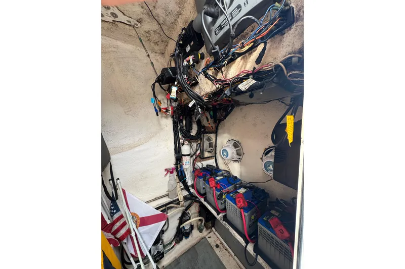 Slide: The Image of Open hatch on 2006 Dusky 278 boat deck, with coiled rope and blue mat. - 34