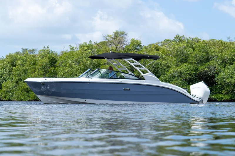 Slide: The Image of Sea Ray SDX 270 Outboard 2026 - 17