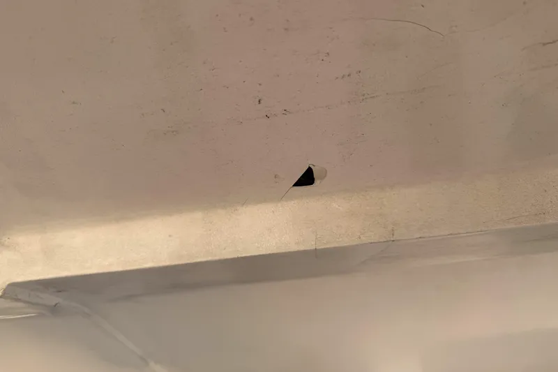 Slide: The Image of Cracked ceiling detail on MTI 40RP, 2002 model. - 33