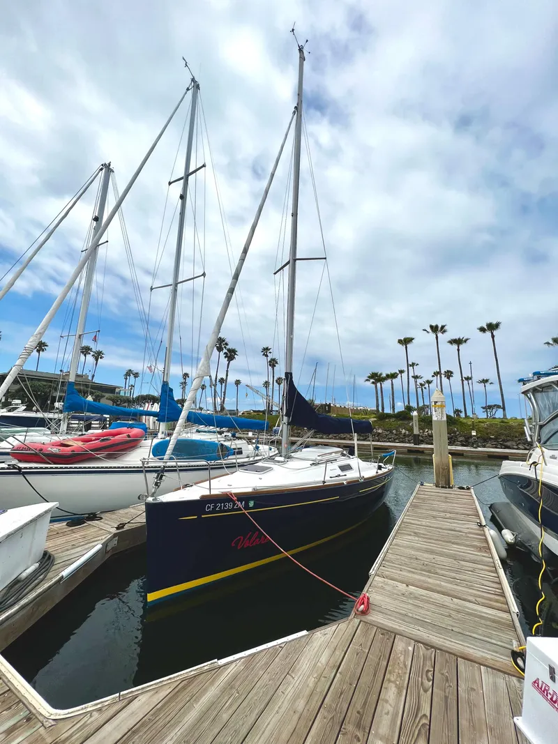 Slide: The Image of 2014 Beneteau FIRST 25 S sailboat docked in marina. - 8