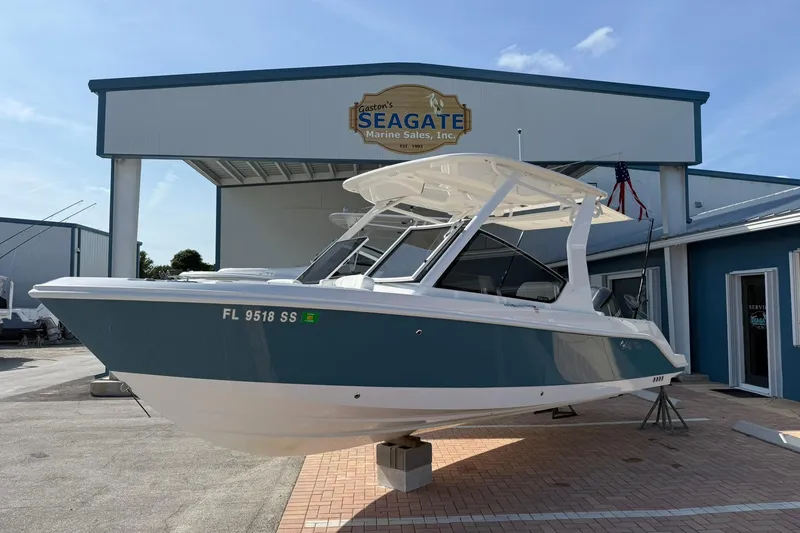 The Image of 2019 Edgewater 230CX Crossover boat displayed at Seagate Marine Sales. - 1