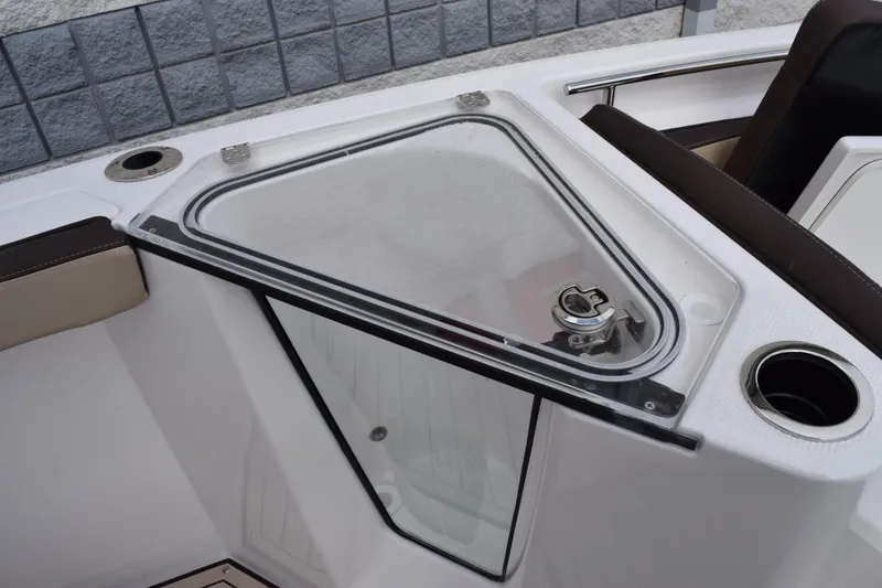 Slide: The Image of 2026 Yamaha Boats 255 FSH Sport H, featuring a sleek storage compartment. - 19