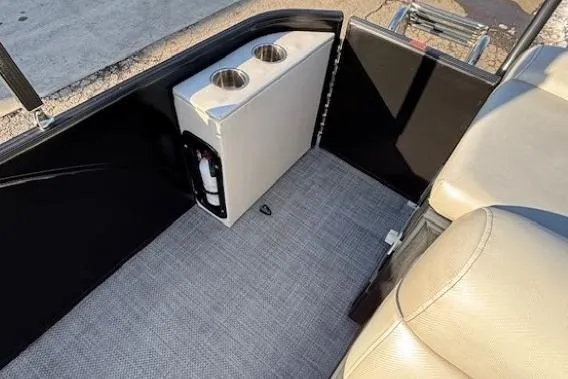 Slide: The Image of 2016 Southbay 523CR Super Sport Tri-Toon interior with cup holders and seating. - 27
