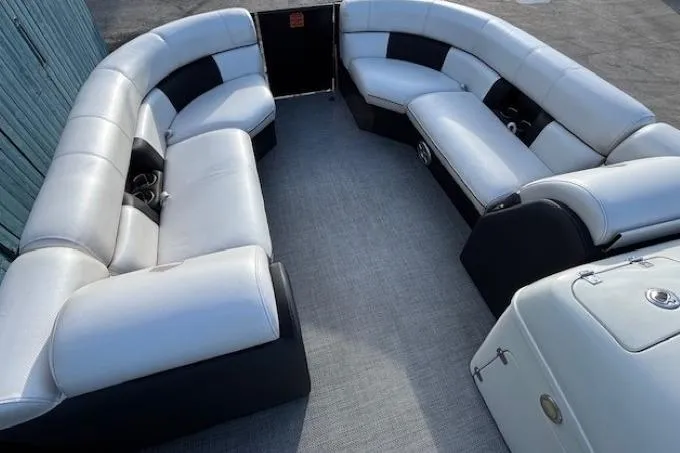 Slide: The Image of Luxurious seating on 2016 Southbay 523CR Super Sport Tri-Toon boat, featuring plush white upholstery. - 7