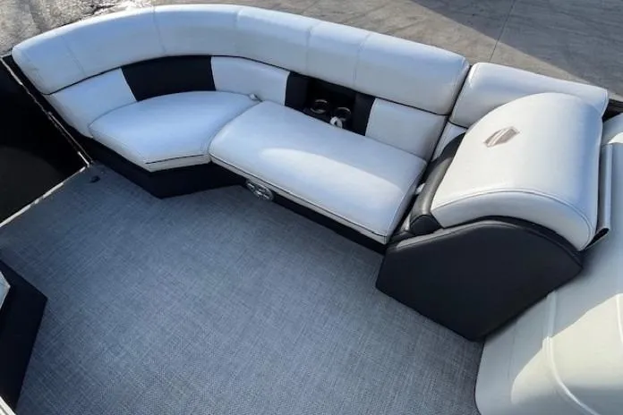 Slide: The Image of Luxurious seating on 2016 Southbay 523CR Super Sport Tri-Toon boat, featuring sleek design. - 8