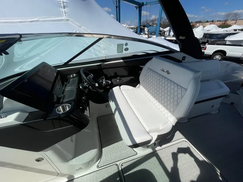 Slide: The Image of Sea Ray SLX 280 Outboard 2026 - 8
