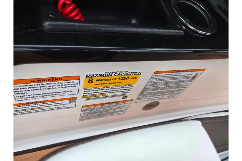Slide: The Image of 2023 Yamaha Boats 195S capacity label, maximum 8 persons or 1280 lbs. - 12