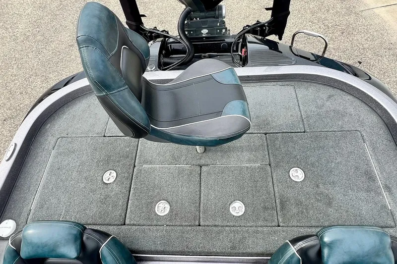 Slide: The Image of 2017 Ranger Z519 boat deck with seating and storage compartments. - 12