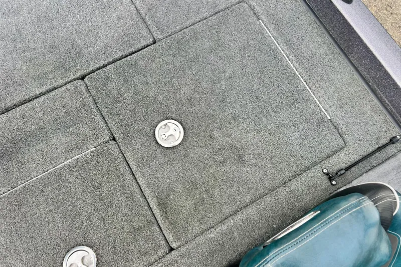 Slide: The Image of 2017 Ranger Z519 boat deck with storage compartments and teal seat. - 14