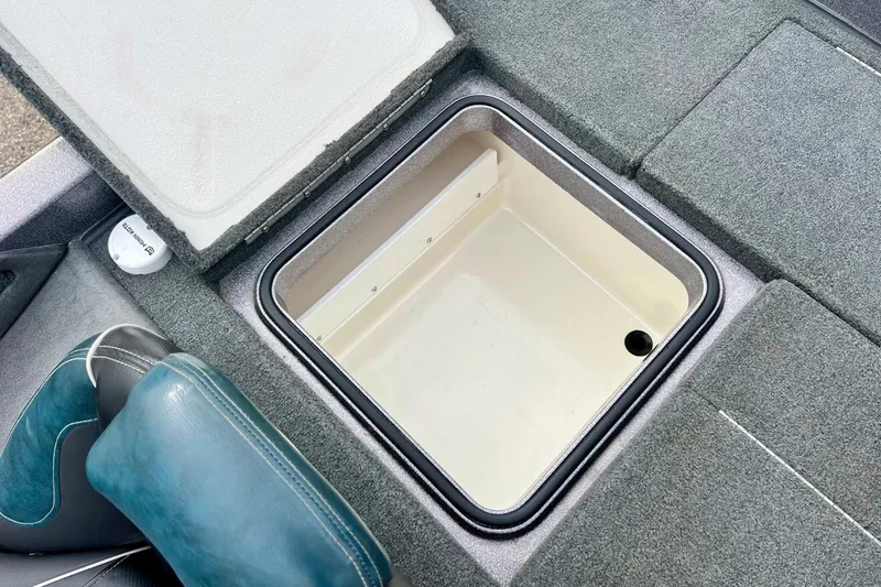 Slide: The Image of 2017 Ranger Z519 boat storage compartment with gray carpet and blue seat. - 21