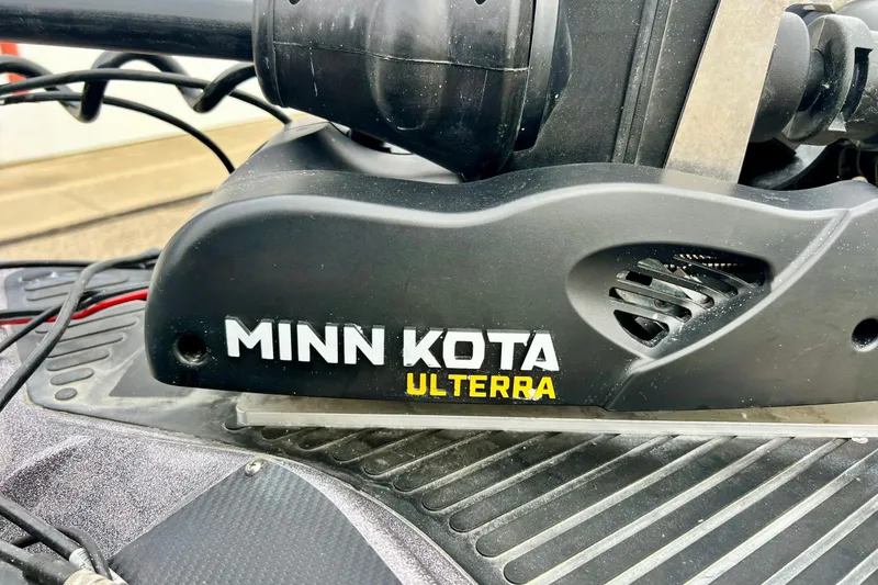 Slide: The Image of Minn Kota Ulterra motor on 2017 Ranger Z519 boat deck. - 4