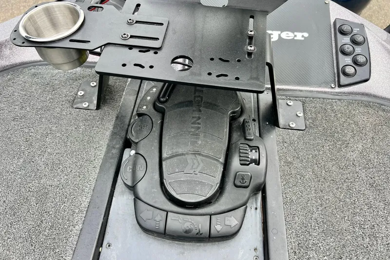 Slide: The Image of 2017 Ranger Z519 boat control panel with foot pedal and cup holder. - 49