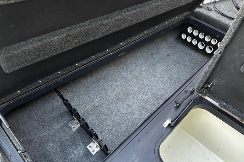 Slide: The Image of 2014 Skeeter ZX20 boat interior with steering wheel and navigation system. - 40