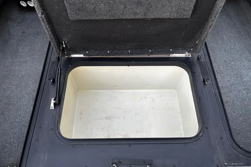 Slide: The Image of Humminbird fish finder on 2014 Skeeter ZX20 boat, displaying sonar data on water depth and speed. - 46