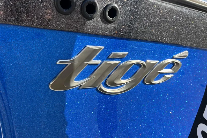 Slide: The Image of Blue 2017 Tigé R21 boat with metallic logo detail. - 10