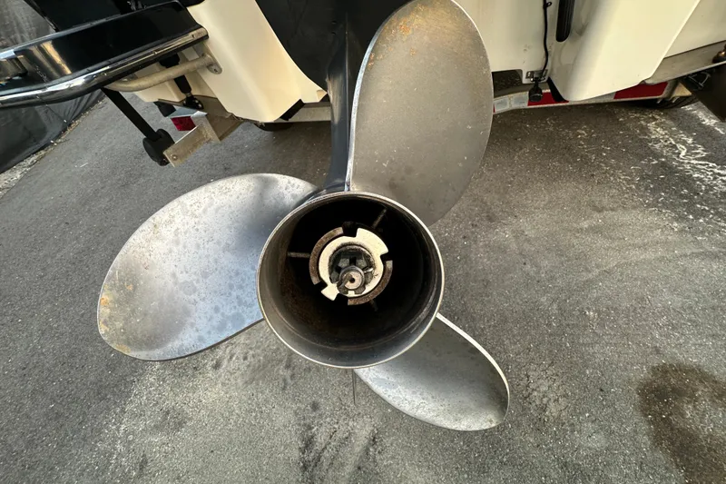 Slide: The Image of 2015 Pathfinder 2200 TRS boat with 200 horsepower engine, featuring variable camshaft timing. - 5