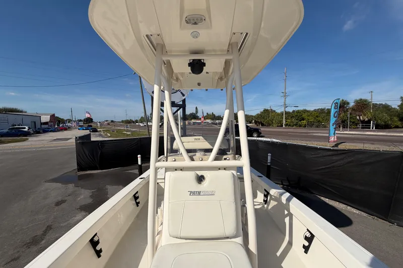 Slide: The Image of 2015 Pathfinder 2200 TRS boat seat with logo, white upholstery. - 61