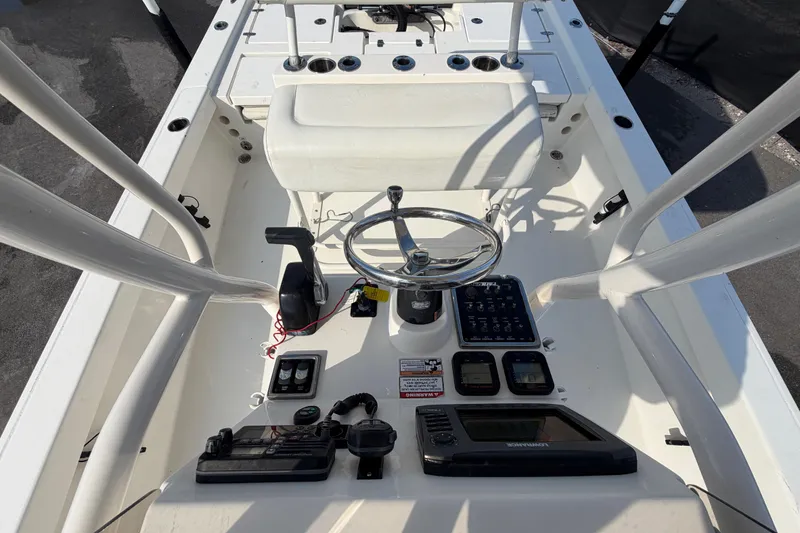 Slide: The Image of Pathfinder 2200 TRS 2015 boat seat with logo, featuring white upholstery. - 64