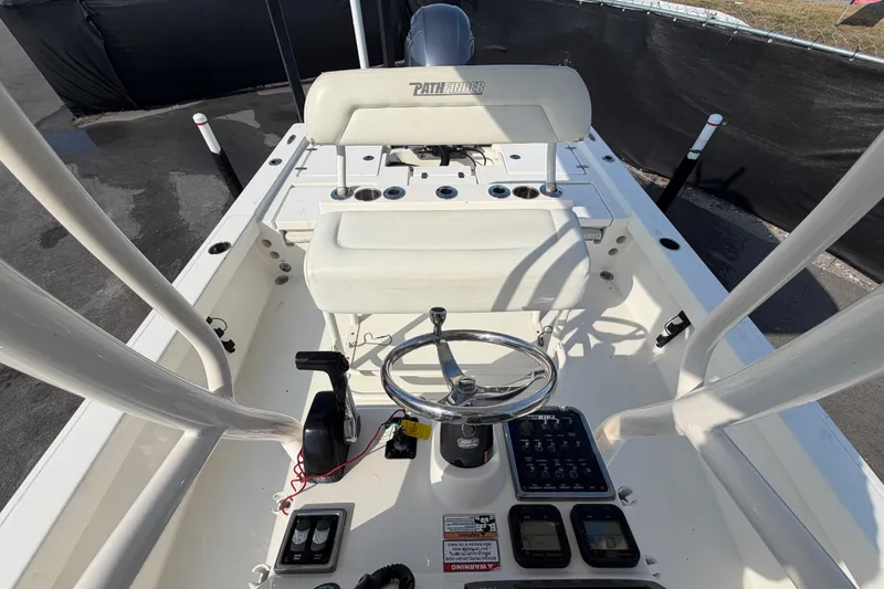 Slide: The Image of 2015 Pathfinder 2200 TRS boat with Yamaha 200 engine, rear deck view. - 65