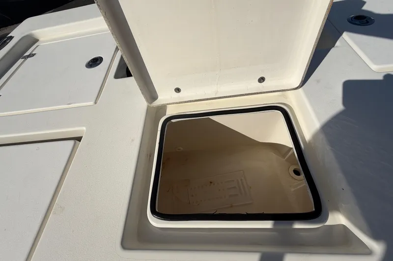 Slide: The Image of 2015 Pathfinder 2200 TRS boat with Yamaha 200 engine, top view. - 72