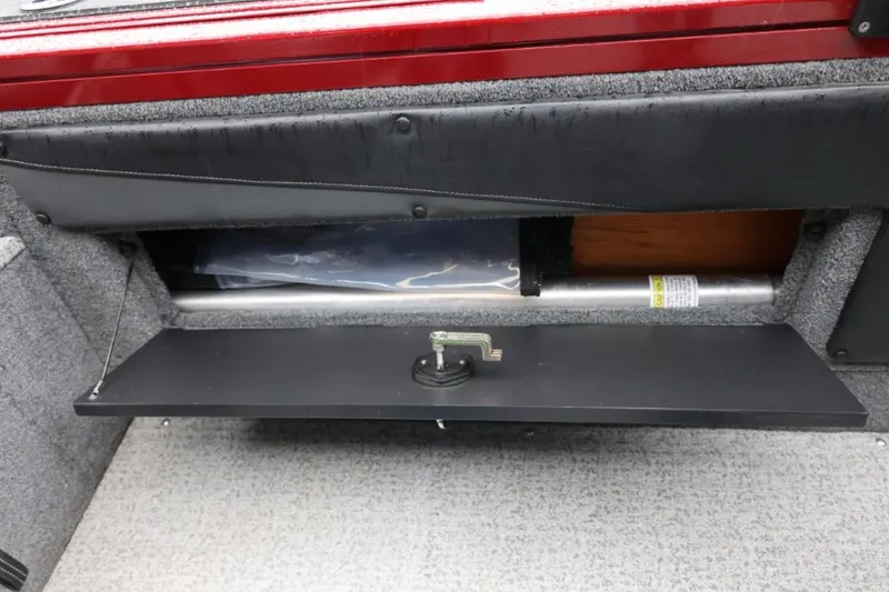 Slide: The Image of 2022 Tracker Targa V-19 Combo Tournament Edition storage compartment detail. - 30