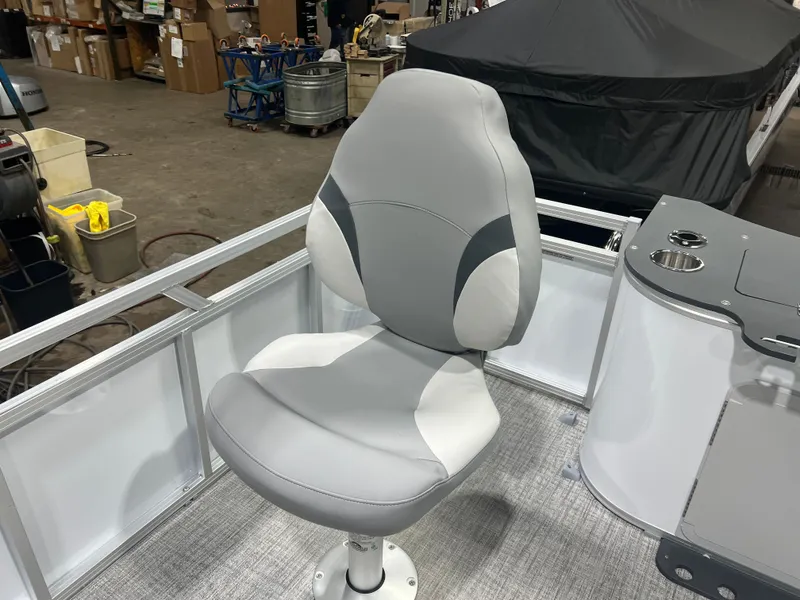 Slide: The Image of Tahoe Sport 2185 Rear Fish & Honda 4-Stroke EFI 2026 - 15