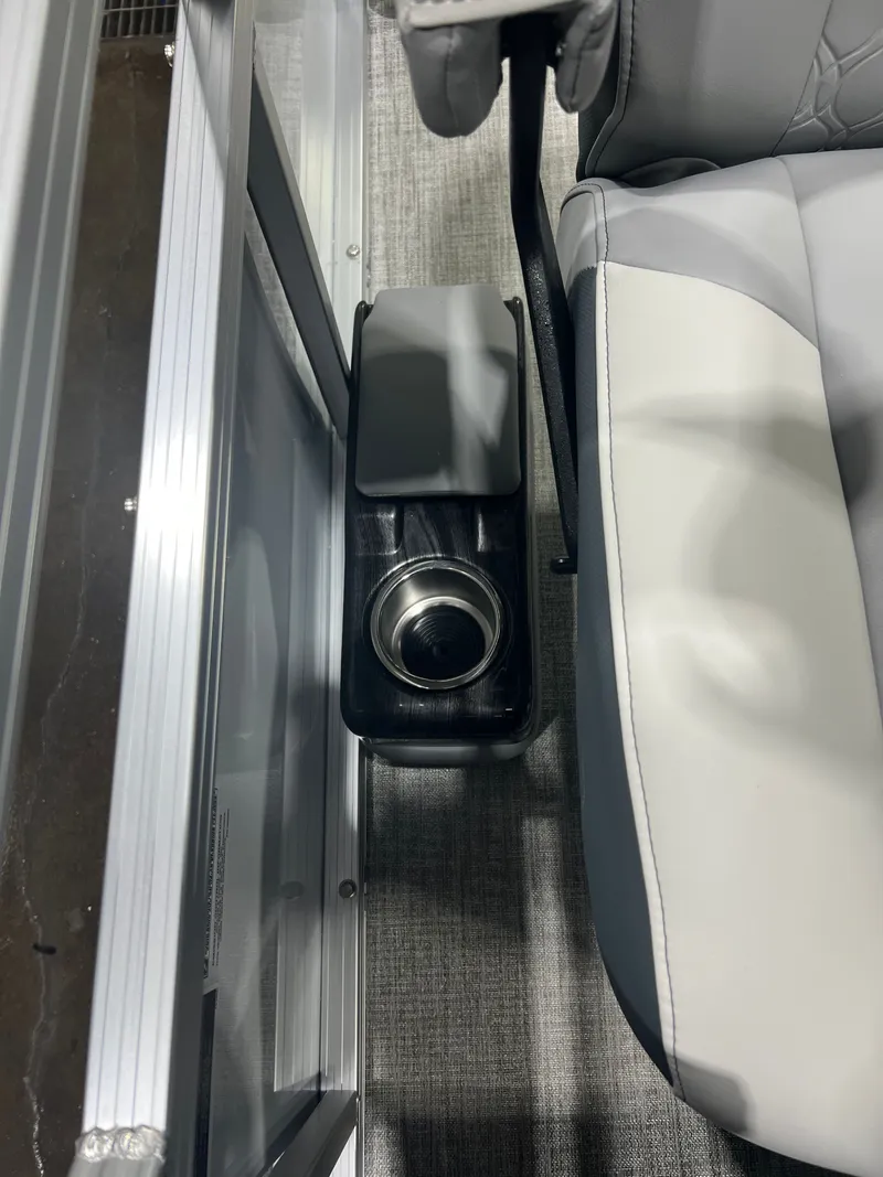 Slide: The Image of Tahoe Sport 2185 Rear Fish & Honda 4-Stroke EFI 2026 - 21