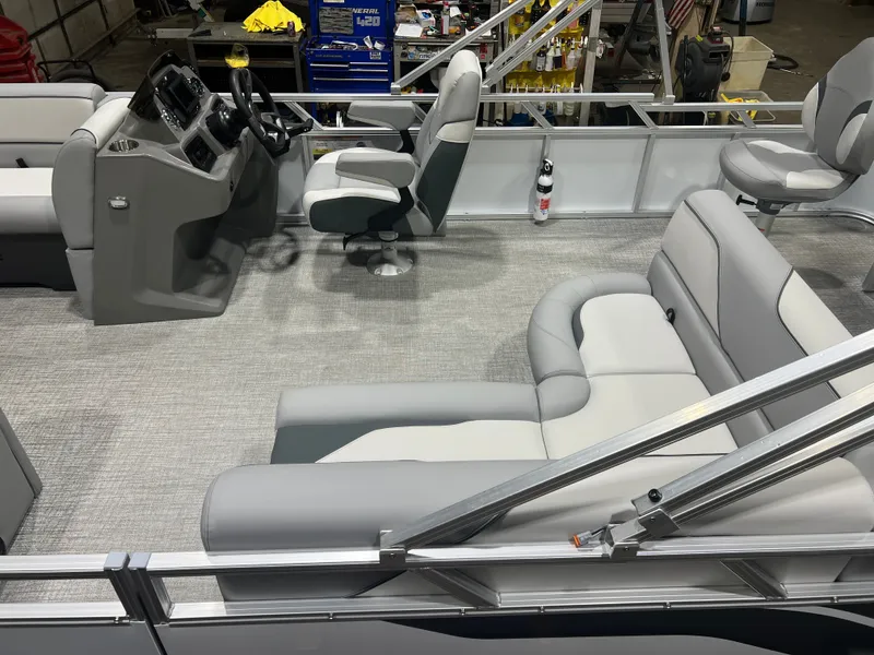 Slide: The Image of Tahoe Sport 2185 Rear Fish & Honda 4-Stroke EFI 2026 - 3