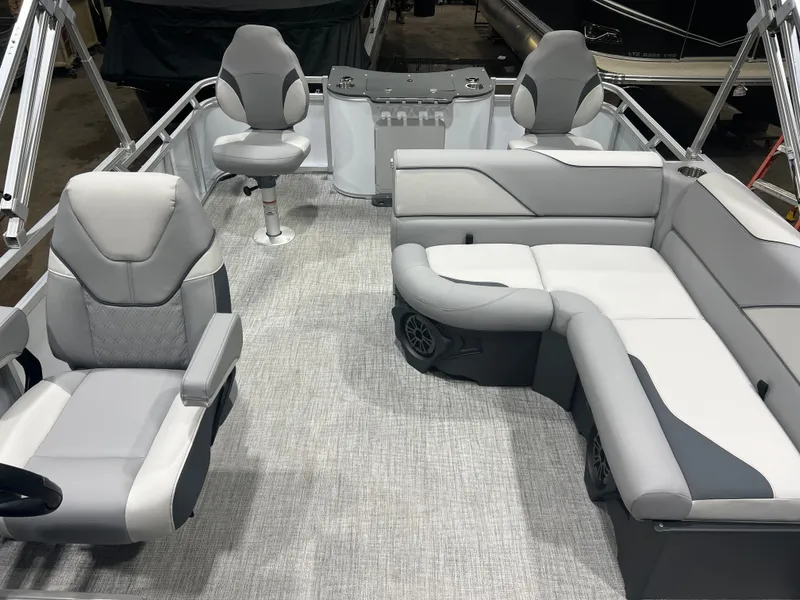 Slide: The Image of Tahoe Sport 2185 Rear Fish & Honda 4-Stroke EFI 2026 - 8