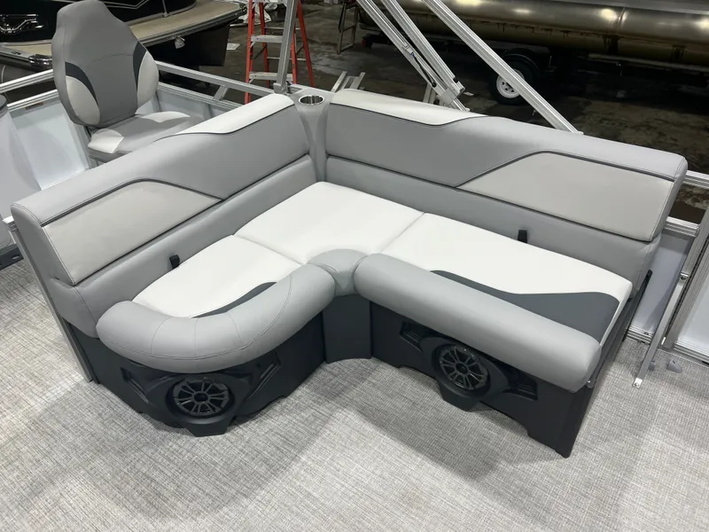 Slide: The Image of Tahoe Sport Rear Fish 2185 & 4-Stroke $32995 2026 - 13