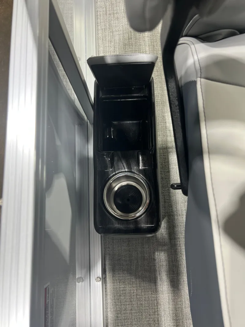 Slide: The Image of Tahoe Sport Rear Fish 2185 & 4-Stroke $32995 2026 - 22