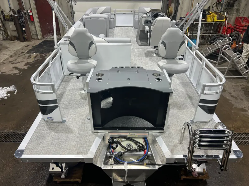 Slide: The Image of Tahoe Sport Rear Fish 2185 & 4-Stroke $32995 2026 - 27