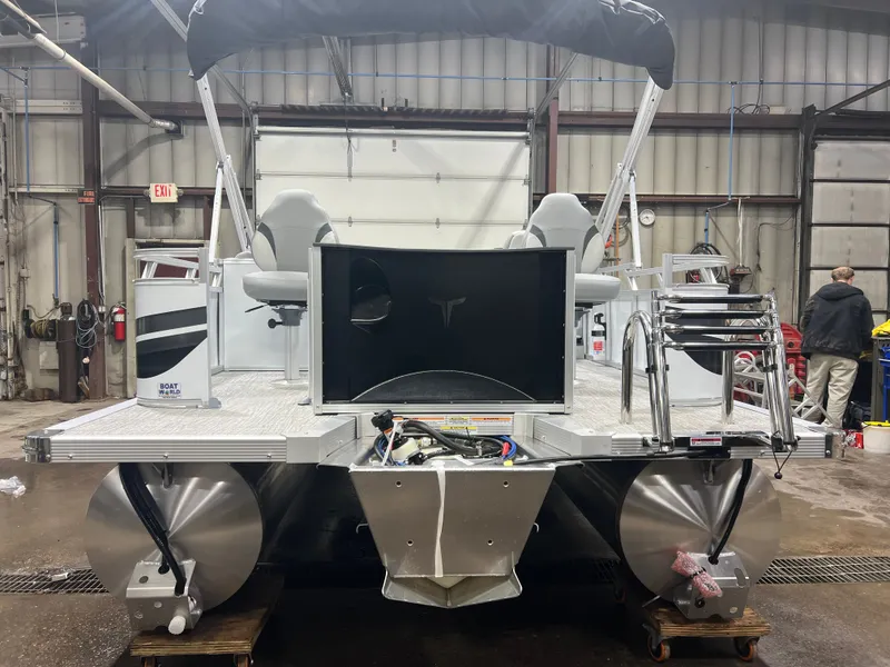 Slide: The Image of Tahoe Sport Rear Fish 2185 & 4-Stroke $32995 2026 - 28