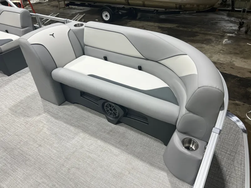 Slide: The Image of Tahoe Sport Rear Fish 2185 & 4-Stroke $32995 2026 - 7