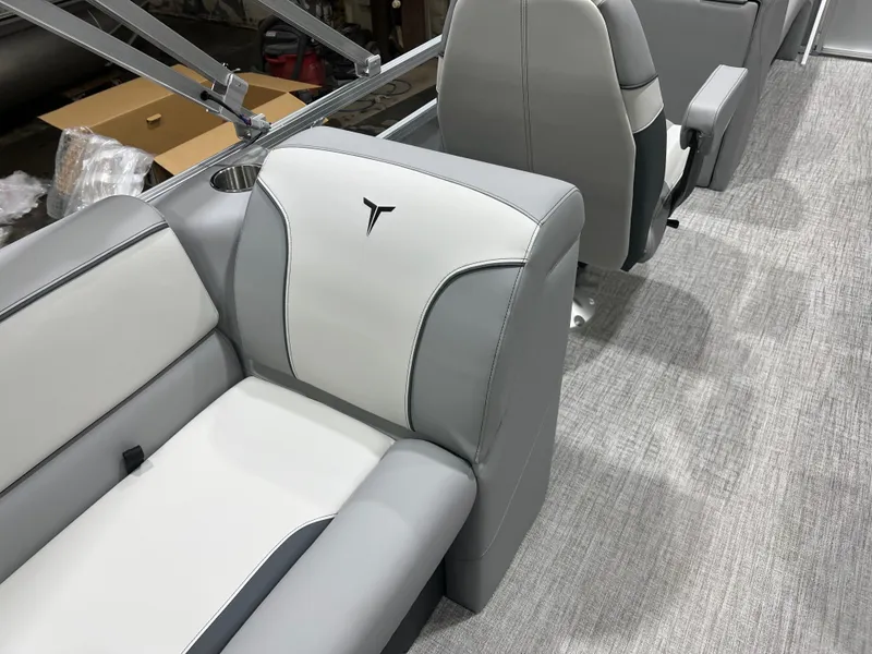 Slide: The Image of Tahoe Sport 2180 Quad Lounge & Honda 4-Stroke EFI 2026 - 16