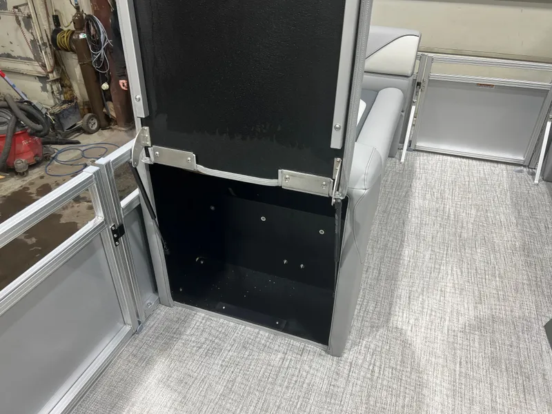 Slide: The Image of Tahoe Sport 2180 Quad Lounge & Honda 4-Stroke EFI 2026 - 19