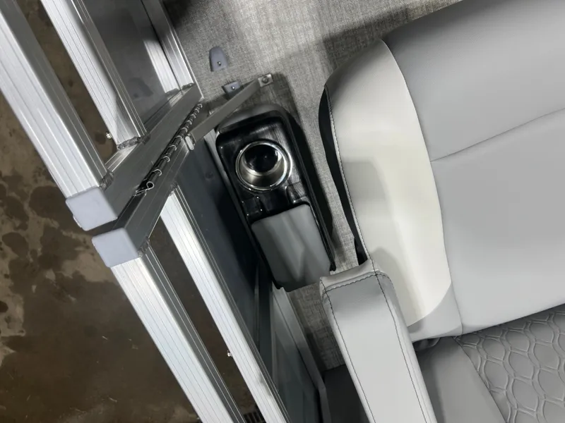 Slide: The Image of Tahoe Sport 2180 Quad Lounge & Honda 4-Stroke EFI 2026 - 20